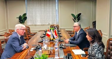 اخبار نيوز : 
                                            رئيس اقتصادية قناة السويس يستقبل سفير جمهورية بيرو بالقاهرة
                                        