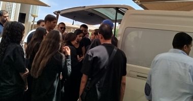 طارق الجنايني ومحمد الكيلاني وأبو الروس يشاركون في تشييع جثمان عمرو ستين