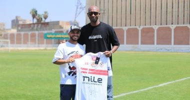 شيكابالا يدعم منتخب أطفال الشوارع بعد فوزه بكأس العالم: فخور بكم شيكابالا مع قائد منتخب أطفال الشوارع
