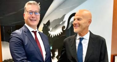 اخبار نيوز : 
                                            وزير البترول يبحث مع رئيس اينى موقف أنشطة استكشاف أعمال التنمية بحقل ظهر
                                        