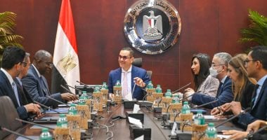 وزير الاستثمار يستعرض مع وفد مجموعة البنك الدولى برامج التعاون مع الحكومة