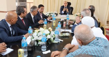محافظ كفرالشيخ يعقد اجتماعا بجمعية المستثمرين والمنطقة الصناعية ببلطيم