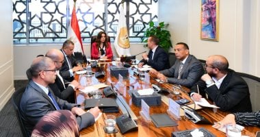 وزيرة التنمية المحلية تبحث مع محافظ جنوب سيناء مشروع تطوير دهب