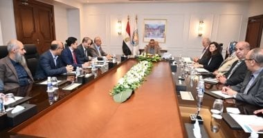 محافظ جنوب سيناء يتابع مشروعات المحافظة.. تطوير منطقة حمام موسى أبرزها