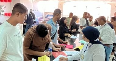 رئيس جامعة الأقصر تتابع الكشف الطبي للطلاب الجدد بكلية سياحة وفنادق