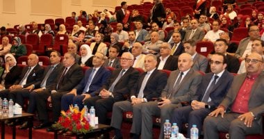 محافظ الإسماعيلية ومسئولو قناة السويس يحضرون ندوة السفير محمد العرابى (صور)