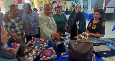 وكيل تعليم الأقصر يتابع الاستعدادات لمعرض أهلا مدرستي قبل الافتتاح.. صور