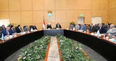 وزيرا الإسكان والأوقاف يناقشان عددا من الموضوعات المشتركة بين الوزارتين