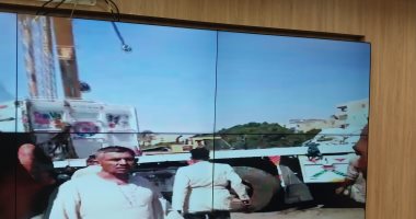 انتشال سيارة نقل بعد سقوطها فى ترعة الإبراهيمية ببنى سويف دون إصابات