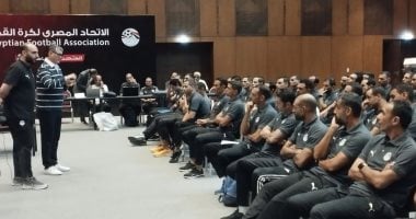 أوسكار رويز يجتمع بحكام الدورى الممتاز قبل انطلاق الجولة السادسة.. صورة