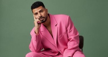 أحدث ظهور للفنان محمد أنور بإطلالة جديدة.. بدلة وكوتشي بمبي