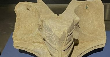 اكتشاف ساعة شمسية عمرها 2200 عام فى مدينة أيجاى اليونانية القديمة بتركيا