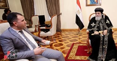 قداسة البابا تواضروس الثانى والزميل محمد الأحمدى 