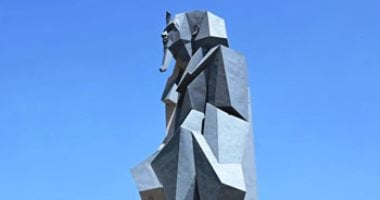 رئيس الوزراء يوجه بسرعة الانتهاء من تنفيذ أعمال الإنارة للتمثال الجديد التمثال الجديد