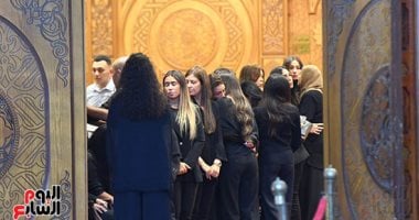يسرا تحضر عزاء المطرب الراحل عمرو ستين بمسجد الشرطة.. صور عزاء عمرو ستين