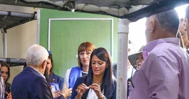 وزيرة التخطيط تستهل زيارتها لقنا بوضع حجر الأساس لمصنع تربية ديدان القز