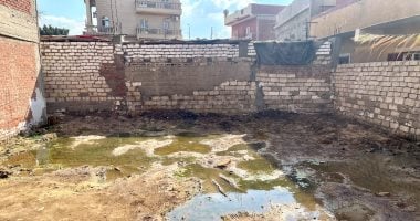 أهالى دست الأشراف يناشدون حل مشكلة الصرف الصحى.. والمحافظة ترد "صور"