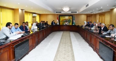 محافظة الفيوم تبحث سبل استغلال الفرص الاستثمارية وتنمية الموارد المحلية