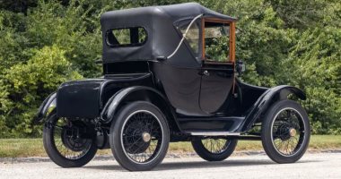 صُنعت عام 1917 خلال الحرب العالمية الأولى.. سيارة كهربائية تاريخية للبيع بمزاد علنى