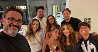 أنغام برفقة نجلها وإكرم حسني وهشام ماجد ومصطفى غريب