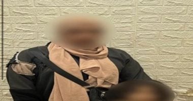 الداخلية تضبط سيدة تستغل طفلتها فى التسول بقصر النيل