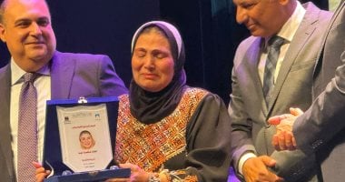 بكاء فاطمة عيد أثناء تكريمها باليوم المصرى للموسيقى.. فيديو بكاء فاطمة عيد