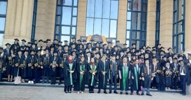 "تجارة القاهرة" تحتفل بتخريج دفعة بكالوريوس 2025 والدراسات العليا.. صور