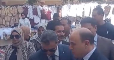 معرض ملابس مجانى وآخر لمستلزمات المدارس بأسعار مخفضة بكفر الشيخ.. مباشر