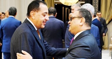 مجلس الوزراء يكرم الأمين العام السابق للمجلس ويهنئ الأمين الجديد بتوليه المسئولية