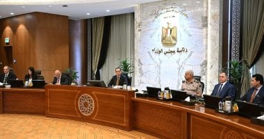 14 قرارا للحكومة باجتماعها اليوم.. الموافقة على منحة الجايكا لمشروع توفير سفينة دعم الغوص.. مشروع قرار لإقرار حافز لتشجيع بناء وتشغيل المنشآت الفندقية.. التعاقد مع شركة كندية لإعادة تأهيل 180جرارا بالسكة الحديد