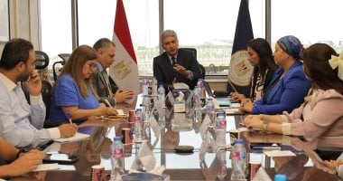اخبار نيوز : 
                                            وزير السياحة: المؤثرين وصناع المحتوى الرقمي شركاء في الترويج السياحي لمصر
                                        
