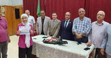 مدير تعليم المنوفية يُكرِّم أوائل الشهادة الإعدادية على مستوى المحافظة