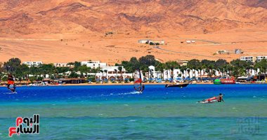 شاطئ لاجونا دهب.. جوهرة سيناء الخفية بين سحر الماء وسكون الجبال