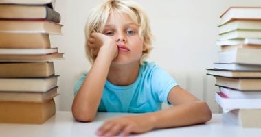 6 حيل ذكية لتشجيع ابنك على الدراسة والمذاكرة.. فهم السبب أساسى