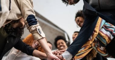 5 أبراج الصداقة عندها عشرة عمر.. برج الميزان محل ثقة والأسد كاريزما