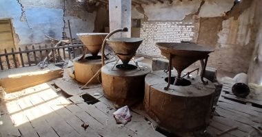 قرن من الزمان على دوران الرحى.. طاحونة دنفيق شاهدة على زمن الطيبة بقنا (صور)