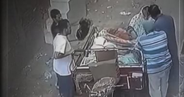 ألقوا "جاز" على العيش ووقفوا حاله.. فيديو صعب لبائع خبز وزوجته بالشرقية
