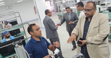 رئيس مياه الشرب بسوهاج يتفقد مصنع الإلكترونيات لتشجيع المنتج المحلى