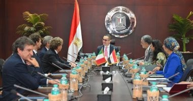 اخبار نيوز : 
                                            وزير الاستثمار يلتقى السفير الإيطالى ووفد شركة تكنوكاب لبحث التعاون المشترك
                                        