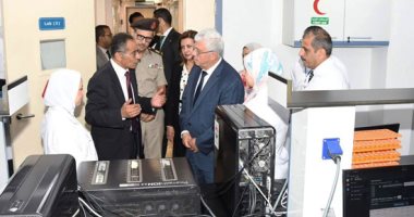 مركز البحوث الطبية والطب التجديدى للقوات المسلحة يستقبل وزير التعليم العالى