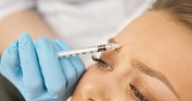 خبيرة تجميل تحذر النساء من إجراء الفيلر والبوتوكس فى صالونات التجميل
