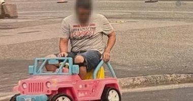 القبض على رجل لقيادته سيارة لعبة باربى بشوارع كندا.. صور