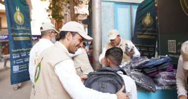 بيت الزكاة يختتم توزيع مستلزمات الدراسة على الأيتام فى سوهاج وأسيوط والمنيا
