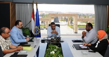 محافظ أسوان يوجه بتوزيع المنتفعين وافتتاح صيدليات جديدة بالتأمين الصحى الشامل