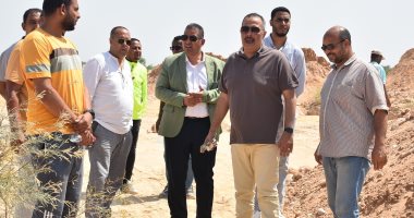 رئيس مياه الأقصر يتفقد الغابات الشجرية بالرواجح ويبحث التوسع فى زراعتها.. صور