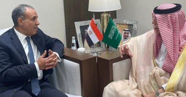 بدر عبد العاطى ووزير التجارة السعودى يؤكدان أهمية البناء على الزخم المتنامى بالعلاقات الاقتصادية