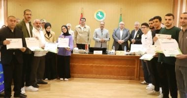 محافظ الشرقية يُكرم 90 طالبا وطالبة من أوائل الشهادات العامة