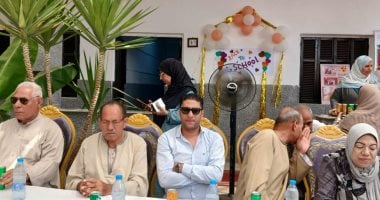 بأيد ولاد البلد.. شاهد أهالى كفر القديمة يطورون مدرستهم العريقة بالجهود الذاتية