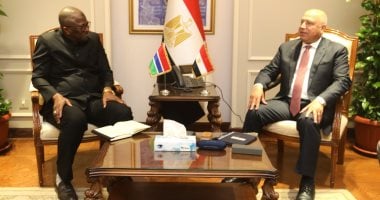 نائب رئيس الوزراء يبحث مع وزير دفاع جامبيا فرص دعم النقل والصناعة في جامبيا