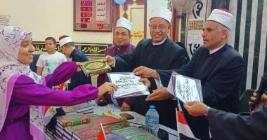 أوقاف سوهاج تكرم حفظة القرآن الكريم بمسجد الحق